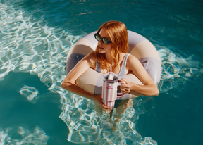 Stanley Quencher H2.0 30 oz  Vaso Térmico de Acero Inoxidable con Asa, Popote y Tapa FlowState® – Peach Whip Cabana Gloss